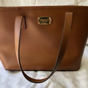 Michael Kors Handbag/tote